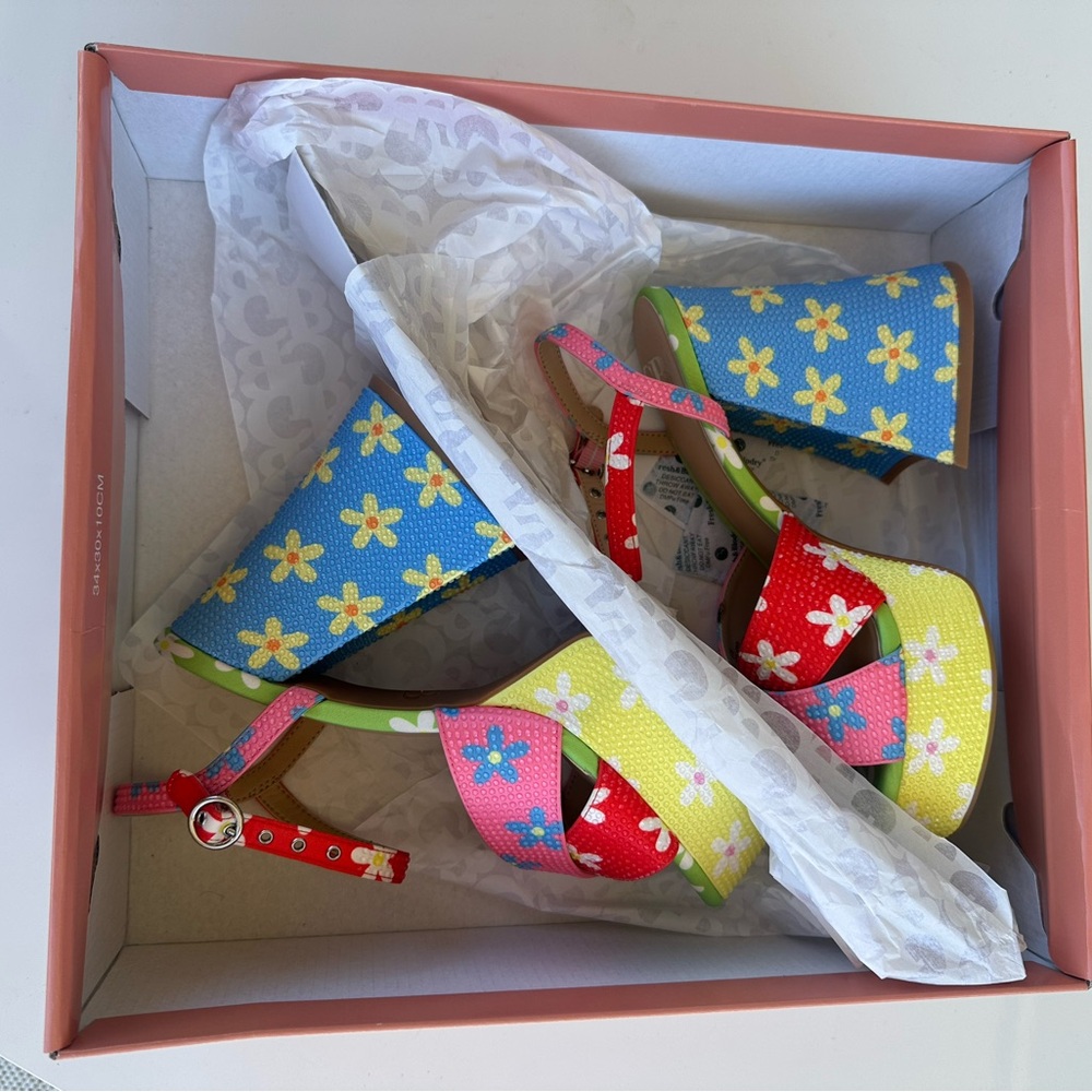 FLOWER POWER…..GB platform heels size 6 and like new! Bright multi-colored. - Picture 10 of 10
